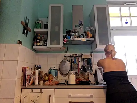 Snapshot of FrauleinSchmitt chatting on 6, 10, 2025 FrauleinSchmitt online show from 6, 10, 2025