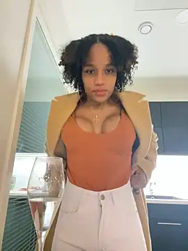 Snapshot of Black_Dolll chatting on 31, 12, 2024 Black Dolll online show from 31, 12, 2024