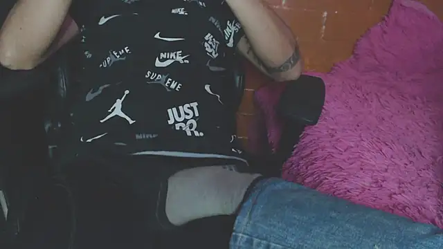 Snapshot of OldManAndGirlishLady chatting on 24, 12, 2024 OldManAndGirlishLady online show from 24, 12, 2024