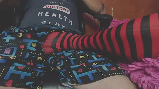 Snapshot of OldManAndGirlishLady chatting on 4, 1, 2025 OldManAndGirlishLady online show from 4, 1, 2025