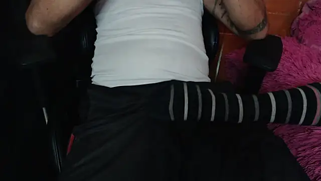 Snapshot of OldManAndGirlishLady chatting on 15, 2, 2025 OldManAndGirlishLady online show from 15, 2, 2025