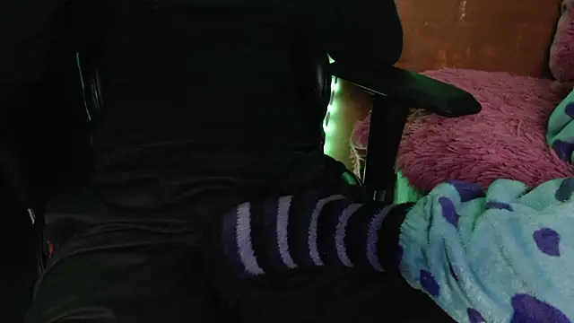 Snapshot of OldManAndGirlishLady chatting on 19, 2, 2025 OldManAndGirlishLady online show from 19, 2, 2025