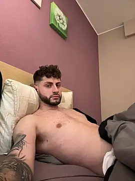 Snapshot of michifolli92 chatting on 14, 12, 2024 michifolli92 online show from 14, 12, 2024