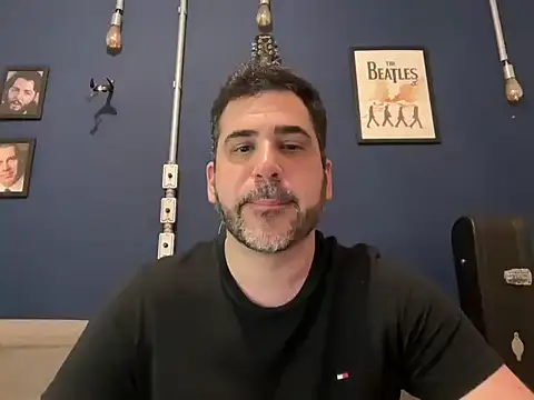 Snapshot of hotsafadinho chatting on 1, 11, 2025 hotsafadinho online show from 1, 11, 2025