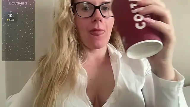 Snapshot of redheadrosie69 chatting on 23, 2, 2025 redheadrosie69 online show from 23, 2, 2025