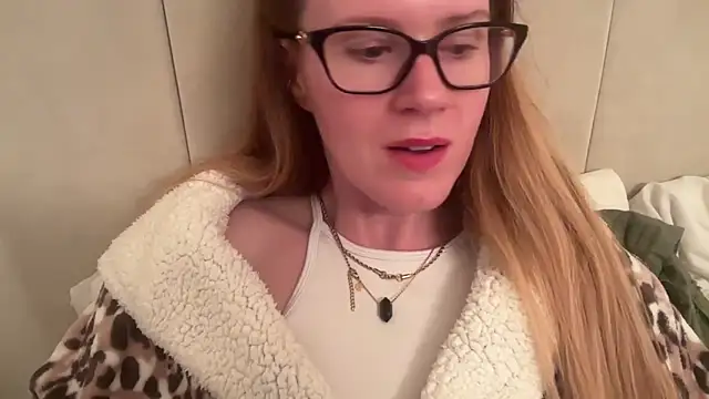 Snapshot of redheadrosie69 chatting on 14, 9, 2025 redheadrosie69 online show from 14, 9, 2025