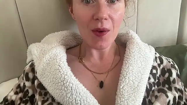 Snapshot of redheadrosie69 chatting on 25, 9, 2025 redheadrosie69 online show from 25, 9, 2025