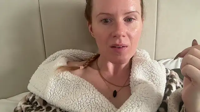 Snapshot of redheadrosie69 chatting on 30, 9, 2025 redheadrosie69 online show from 30, 9, 2025