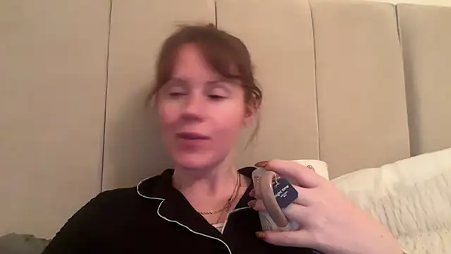 Snapshot of redheadrosie69 chatting on 17, 10, 2025 redheadrosie69 online show from 17, 10, 2025