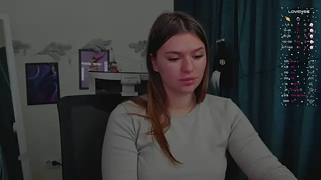 Josephine Kiss online show from 2, 1, 2025