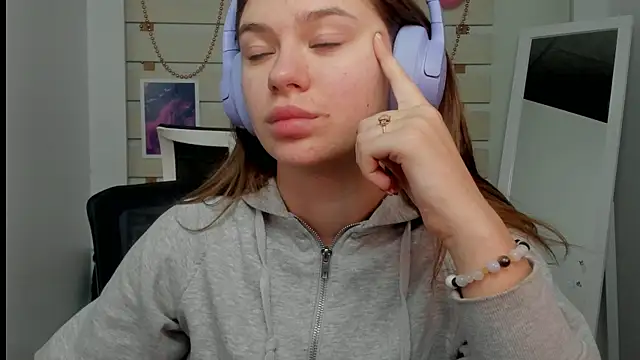 Josephine Kiss online show from 25, 2, 2025