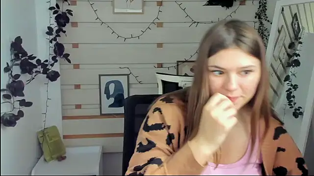 Josephine Kiss online show from 6, 4, 2026