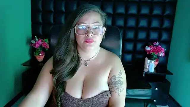 SaraThomso online show from 5, 12, 2024