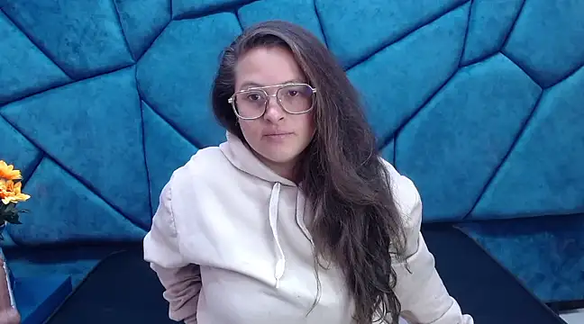 SaraThomso online show from 25, 1, 2025