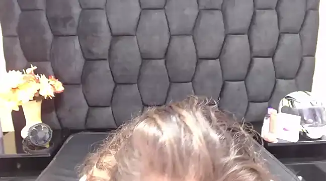 SaraThomso online show from 26, 1, 2025