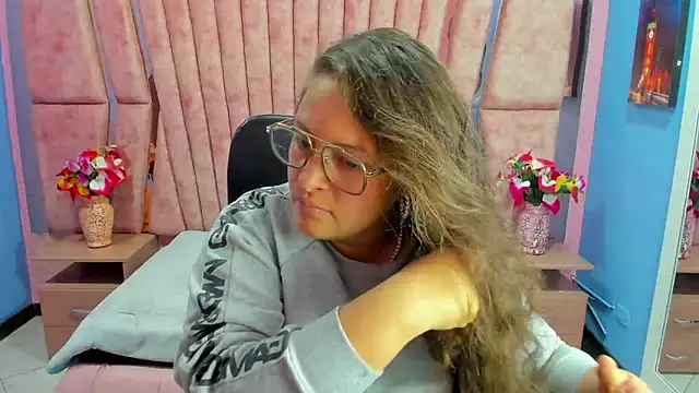 SaraThomso online show from 27, 2, 2025