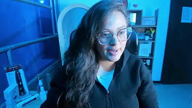 SaraThomso online show from 9, 11, 2025