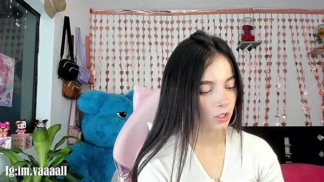 lucyy tay online show from 23, 9, 2025