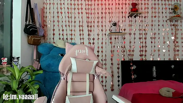 lucyy tay online show from 4, 10, 2025