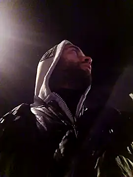 Snapshot of bearguy998 chatting on 7, 3, 2025 bearguy998 online show from 7, 3, 2025