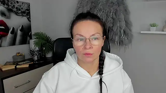 HelenLuxx online show from 27, 1, 2025