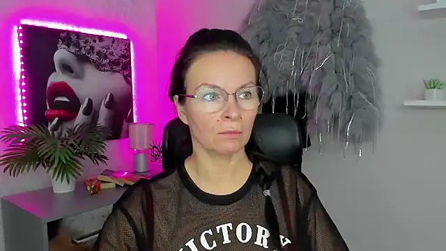 HelenLuxx online show from 3, 2, 2025