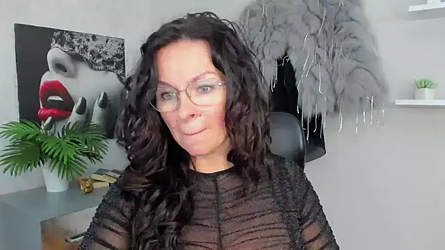 HelenLuxx online show from 6, 2, 2025