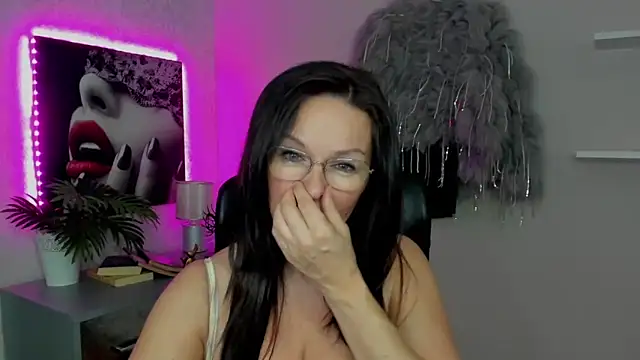 HelenLuxx online show from 16, 3, 2025