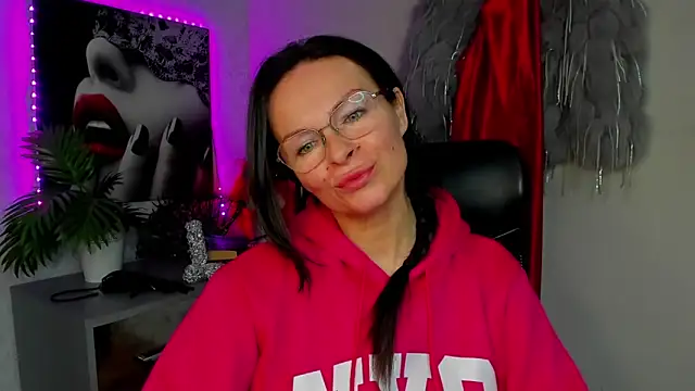 HelenLuxx online show from 18, 3, 2026