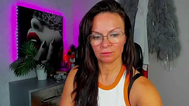 Snapshot of HelenLuxx chatting on 11, 6, 2026 HelenLuxx online show from 11, 6, 2026