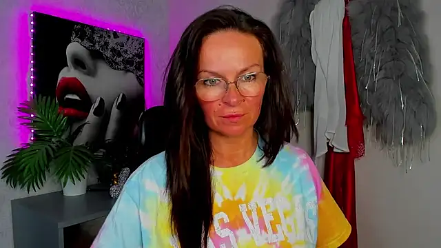 Snapshot of HelenLuxx chatting on 22, 6, 2026 HelenLuxx online show from 22, 6, 2026