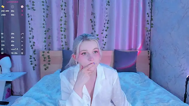 Snapshot of SweeteRose_Royce chatting on 1, 12, 2024 SweeteRose Royce online show from 1, 12, 2024