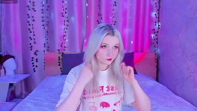 Snapshot of SweeteRose_Royce chatting on 2, 12, 2024 SweeteRose Royce online show from 2, 12, 2024