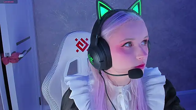 Snapshot of SweeteRose_Royce chatting on 3, 1, 2025 SweeteRose Royce online show from 3, 1, 2025