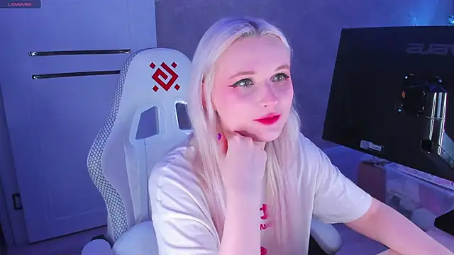 Snapshot of SweeteRose_Royce chatting on 18, 1, 2025 SweeteRose Royce online show from 18, 1, 2025