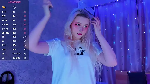 Snapshot of SweeteRose_Royce chatting on 20, 2, 2025 SweeteRose Royce online show from 20, 2, 2025