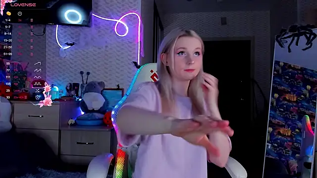 Snapshot of SweeteRose_Royce chatting on 1, 11, 2025 SweeteRose Royce online show from 1, 11, 2025