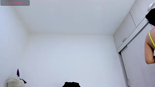 Amelia Debora Antonella online show from 17, 4, 2026