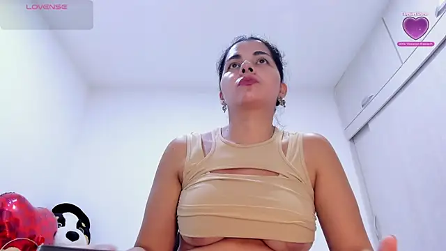 Snapshot of Amelia_Debora_Antonella chatting on 28, 5, 2026 Amelia Debora Antonella online show from 28, 5, 2026