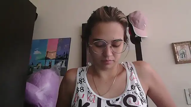 Snapshot of trianabell chatting on 20, 4, 2026 trianabell online show from 20, 4, 2026