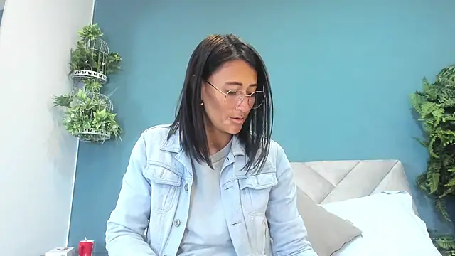Snapshot of SharisWillian chatting on 9, 7, 2026 SharisWillian online show from 9, 7, 2026