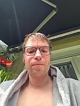 Snapshot of Schnubby1 chatting on 27, 4, 2026 Schnubby1 online show from 27, 4, 2026