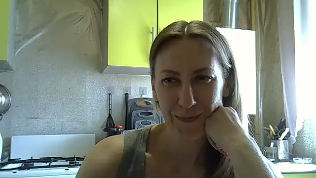 Snapshot of AshleyXHoney chatting on 10, 6, 2026 AshleyXHoney online show from 10, 6, 2026