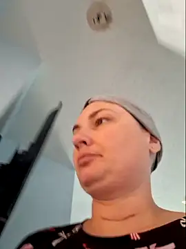 Snapshot of MilfyMrsRobinson chatting on 21, 5, 2026 MilfyMrsRobinson online show from 21, 5, 2026