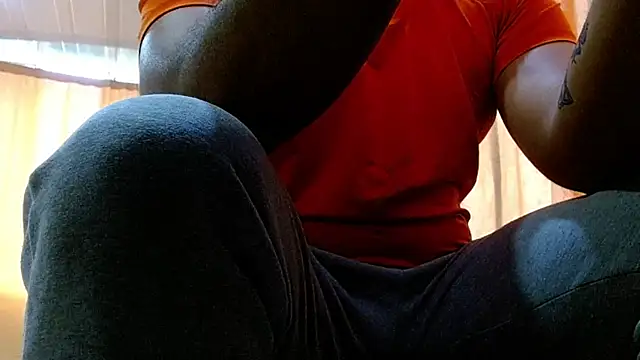 Snapshot of aronmiller404 chatting on 4, 5, 2026 aronmiller404 online show from 4, 5, 2026