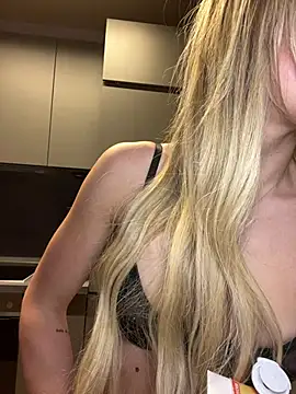 Snapshot of ChiaraVixen chatting on 7, 2, 2025 ChiaraVixen online show from 7, 2, 2025