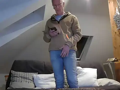 Snapshot of maxmueller321 chatting on 3, 3, 2026 maxmueller321 online show from 3, 3, 2026