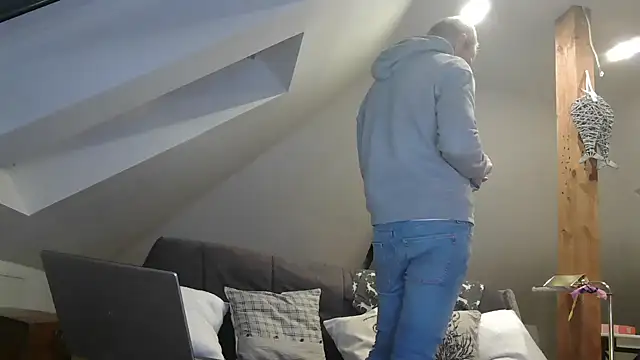 maxmueller321 online show from 20, 4, 2026