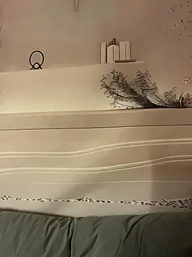 Snapshot of Eliza-E chatting on 12, 1, 2026 Eliza-E online show from 12, 1, 2026