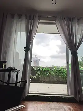 Eliza-E online show from 15, 4, 2026